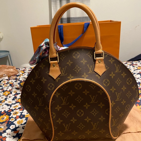Louis Vuitton Ellipse MM - Picture 4 of 17